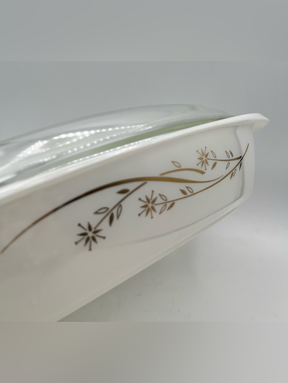 Vintage Pyrex Golden Honeysuckle White Casserole Dish 033 1 1/2 Quart With Lid